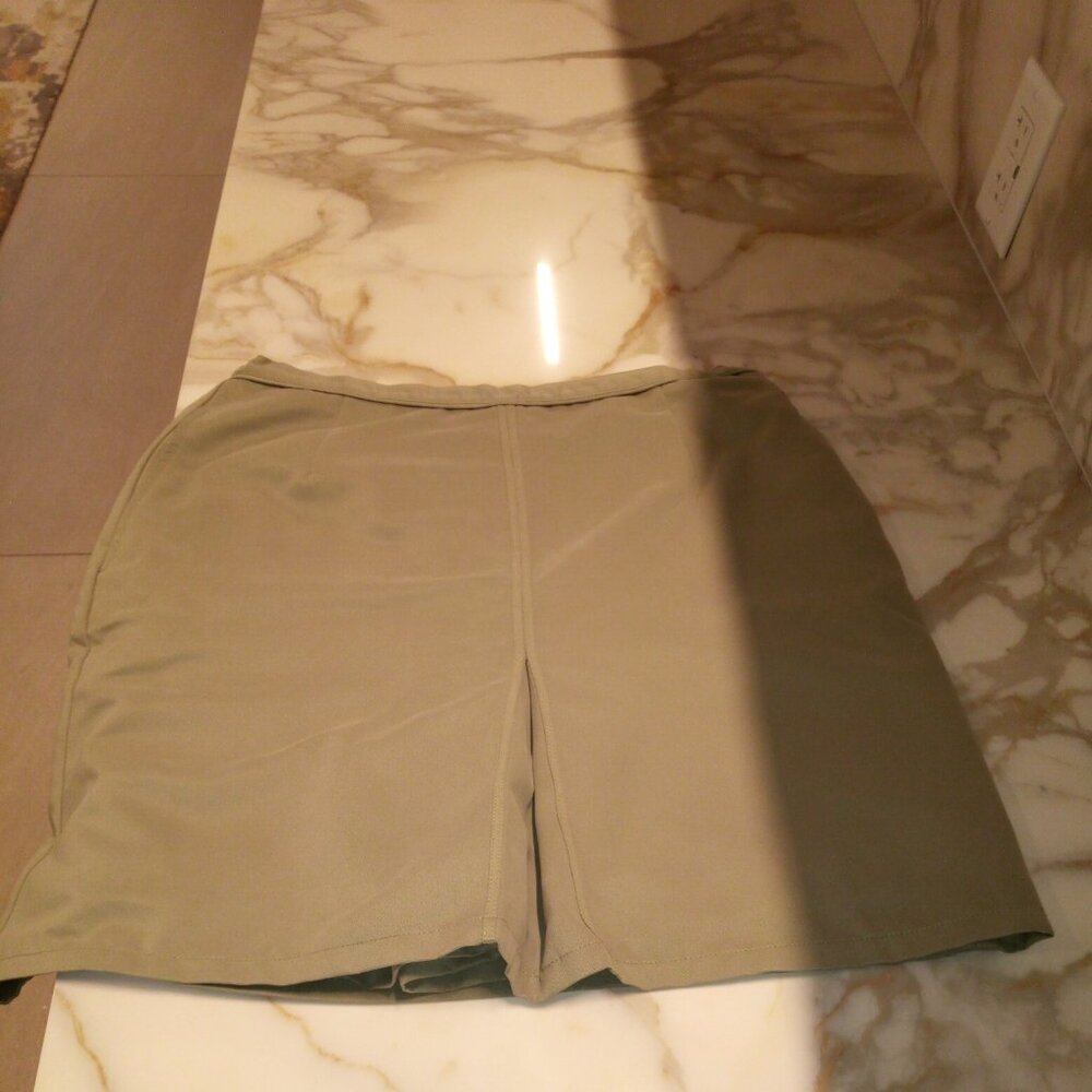 Karen Scott Skort